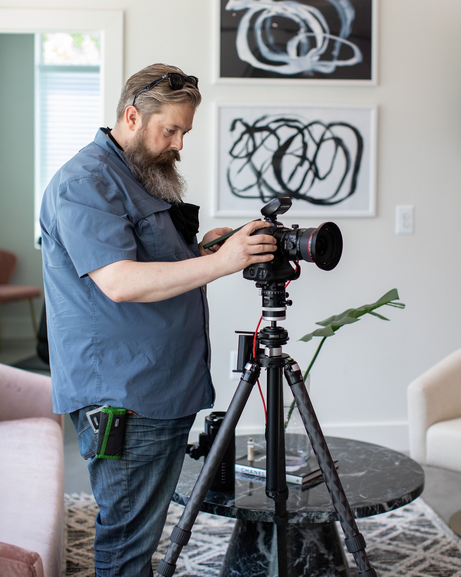 Stylish Detroit photographer on location